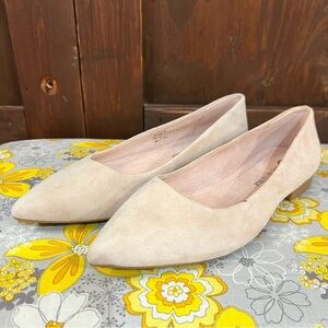 Bella Vita Cream Women's Flats